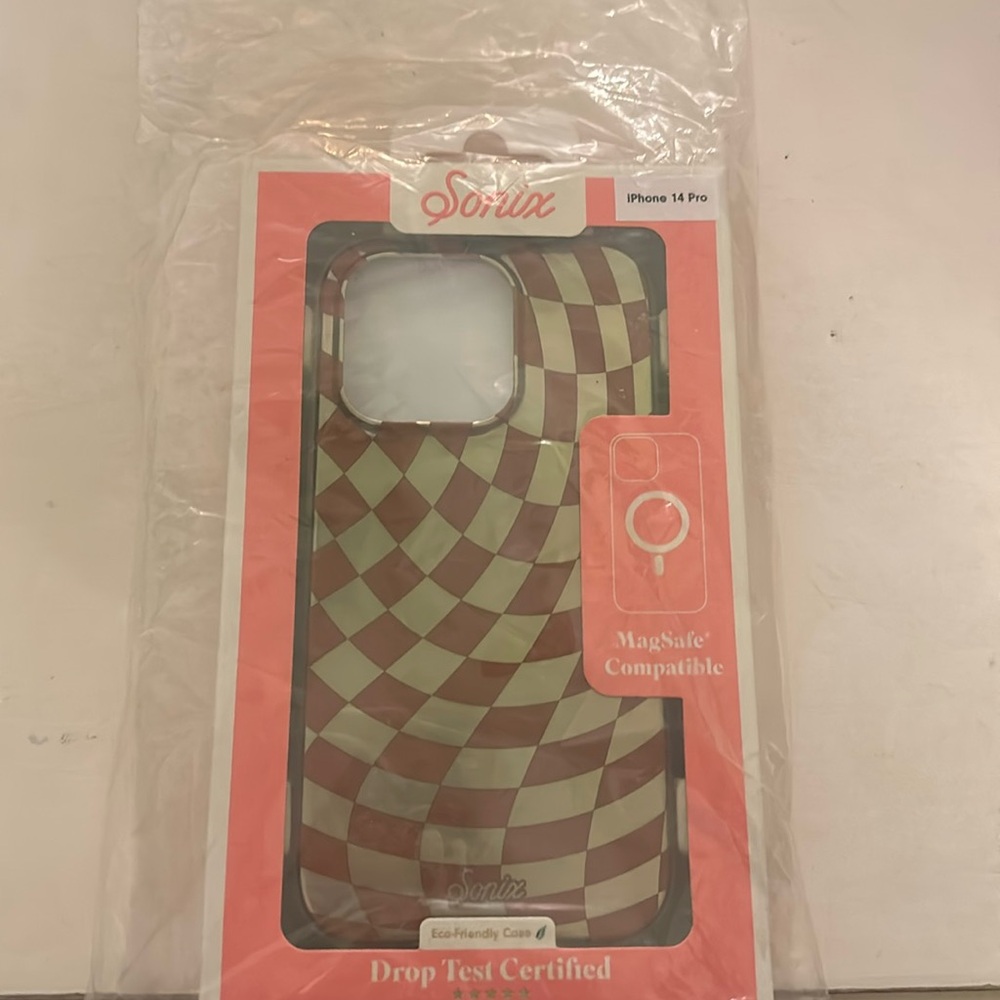Checkmate Gold/Brown MagSafe iPhone Case
